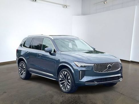 Used 2026 Volvo XC90 B6 Plus w/ Protection Package Premier AWD/4WD image 3