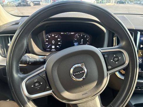 Used 2020 Volvo XC60 T5 Momentum AWD/4WD image 15