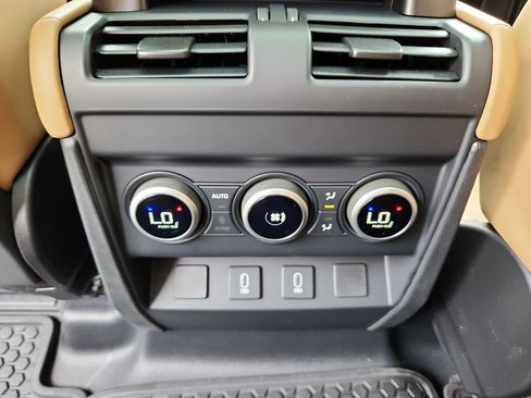 New 2026 Land Rover Defender 110 X-Dynamic SE AWD/4WD image 24