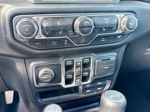 Certified 2022 Jeep Wrangler Unlimited Sahara w/ Cold Weather Group AWD/4WD image 17