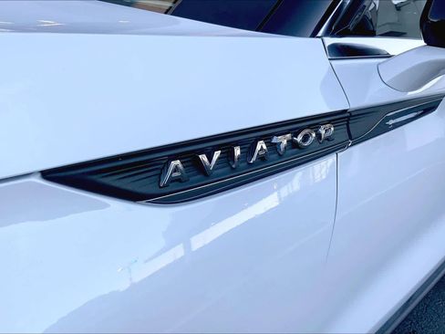 Used 2023 Lincoln Aviator Reserve w/ Equipment Group 201A image 9