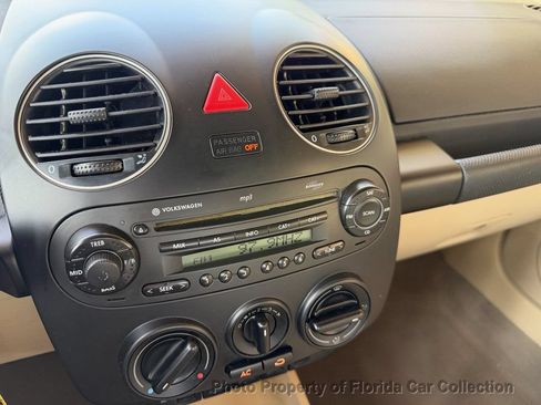 Used 2010 Volkswagen Beetle Convertible FWD image 46