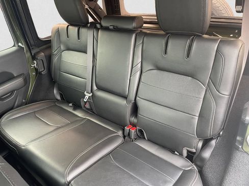Used 2023 Jeep Wrangler Unlimited Sahara AWD/4WD image 13