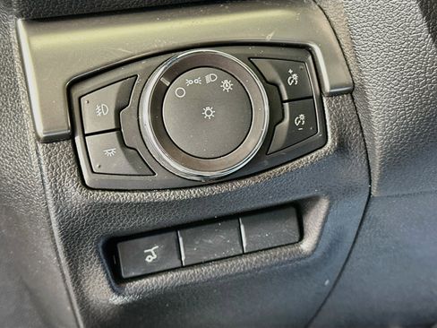 Used 2018 Ford Explorer XLT w/ Equipment Group 202A FWD image 17
