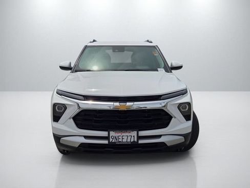 Used 2024 Chevrolet TrailBlazer LT w/ LT Cold Weather Package FWD image 2