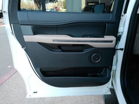 Used 2024 Ford Expedition Max XLT image 17