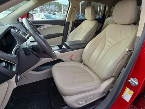 Used 2020 Lincoln Nautilus Premier w/ Equipment Group 101A image 8