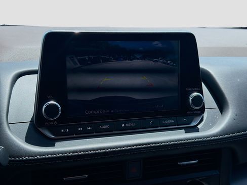 Used 2023 Nissan Rogue SV FWD image 11