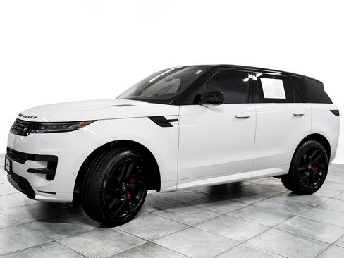 Used 2025 Land Rover Range Rover Sport Dynamic SE AWD/4WD image 4