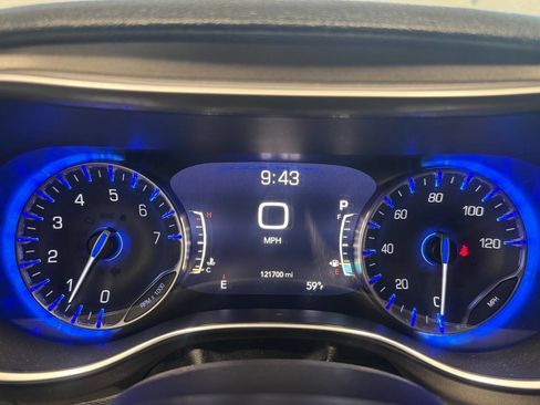 Used 2019 Chrysler Pacifica Limited image 32