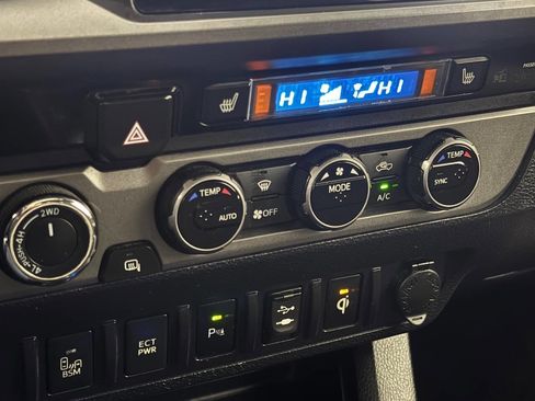 Used 2016 Toyota Tacoma TRD Off-Road image 39