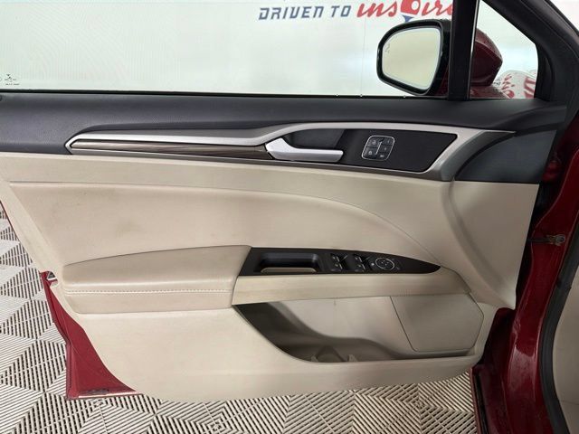 Used 2017 Ford Fusion SE w/ Fusion SE Technology Package FWD image 19
