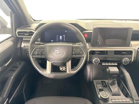 Used 2024 Toyota Tacoma TRD Sport AWD/4WD image 31