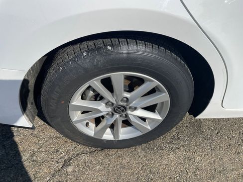 Used 2025 Toyota Camry LE image 30