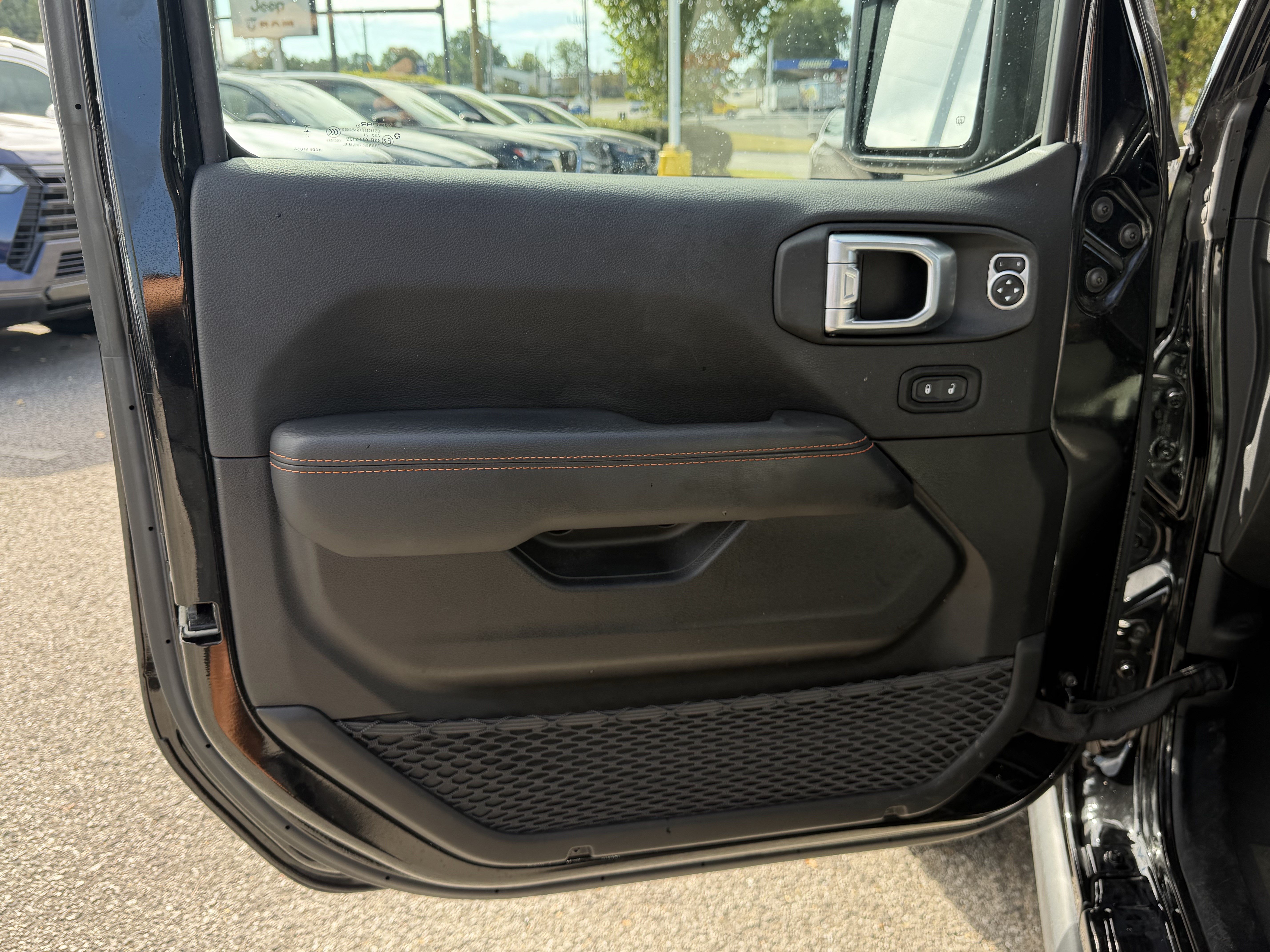 Used 2023 Jeep Gladiator Mojave w/ Cold Weather Group AWD/4WD image 14