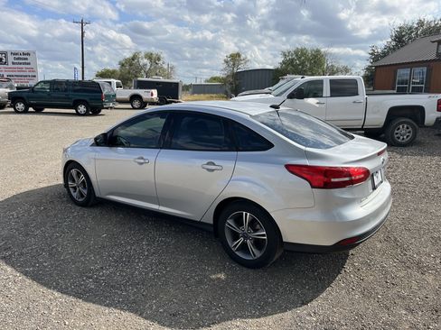 Used 2016 Ford Focus SE image 3