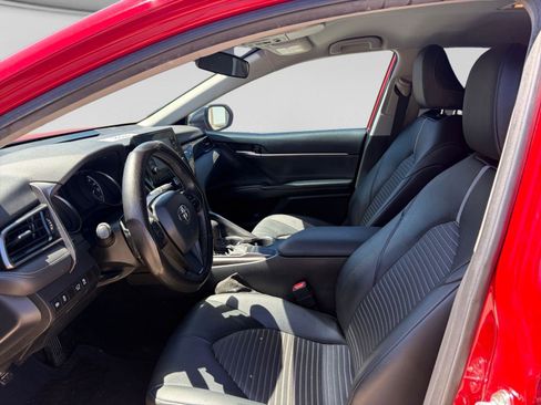 Used 2022 Toyota Camry SE w/ Carpet Mat Package (TMS) image 7