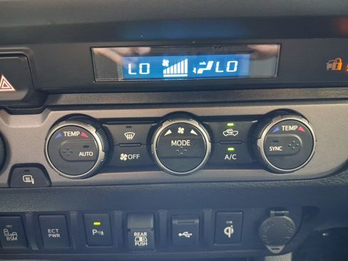 Used 2023 Toyota Tacoma TRD Off-Road w/ Technology Package AWD/4WD image 23