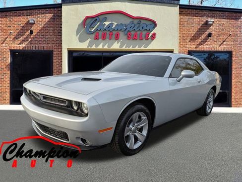 Used 2021 Dodge Challenger SXT w/ Driver Convenience Group image 5