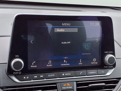 Used 2025 Nissan Altima 2.5 SV FWD image 10