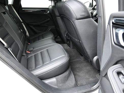 Used 2025 Porsche Macan image 27