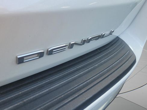 Used 2023 GMC Yukon XL Denali image 6