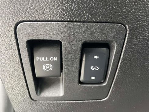 Used 2017 Ford F150 XLT w/ Equipment Group 302A Luxury RWD image 19