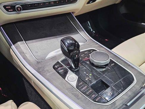 Used 2022 BMW X5 xDrive40i w/ Parking Assistance Package image 17