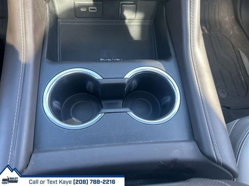 Used 2022 GMC Yukon XL SLT w/ SLT Premium Package image 30