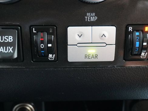 Used 2013 Toyota Sequoia Platinum image 27