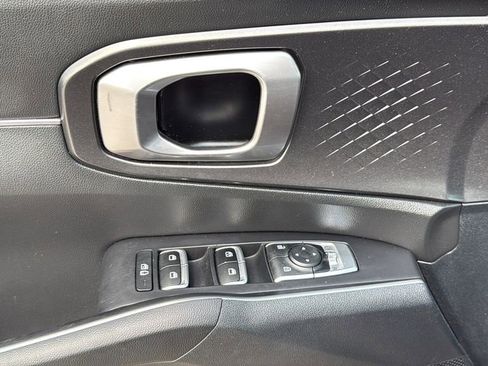 Used 2023 Kia Sorento LX image 13