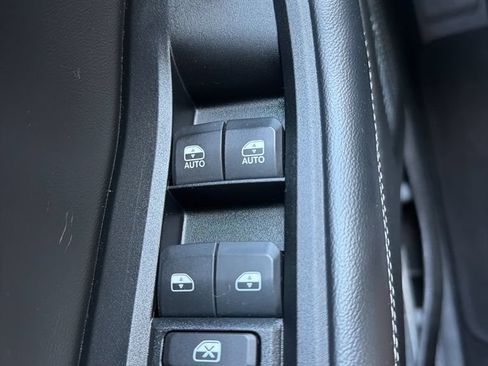 Used 2024 Jeep Grand Cherokee L Laredo AWD/4WD image 7