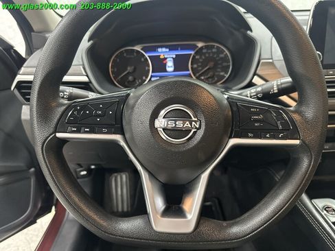 Used 2023 Nissan Altima 2.5 SV AWD/4WD image 4