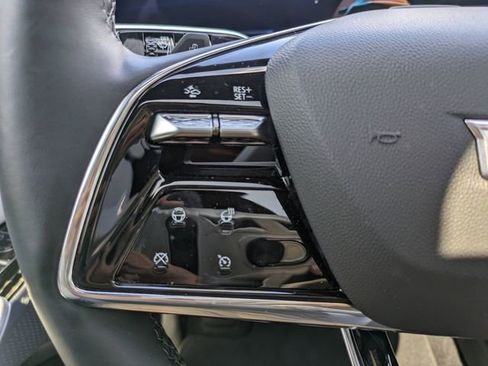 Used 2025 Cadillac Lyriq Luxury RWD image 24