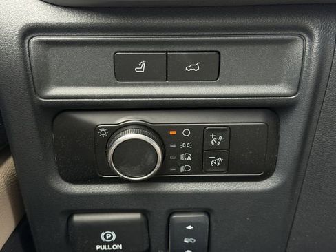 Used 2024 Ford Expedition Max XLT image 24