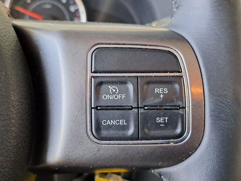 Used 2018 Jeep Wrangler Unlimited Sahara image 11