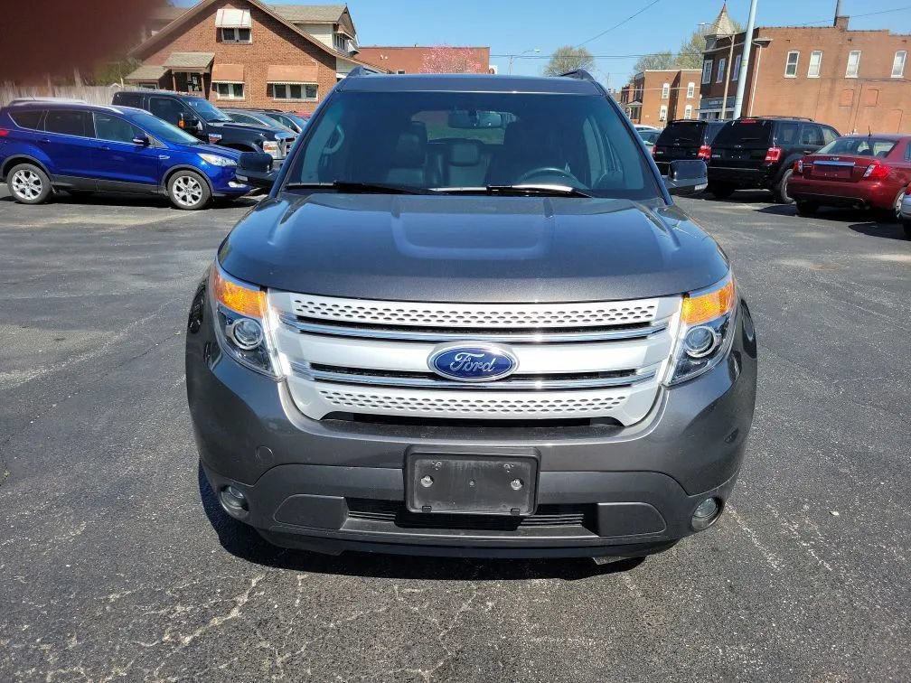Used 2015 Ford Explorer XLT w/ Equipment Group 202A FWD image 2