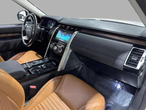 Used 2019 Land Rover Discovery HSE image 19