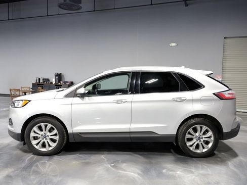 Used 2019 Ford Edge Titanium AWD/4WD image 4