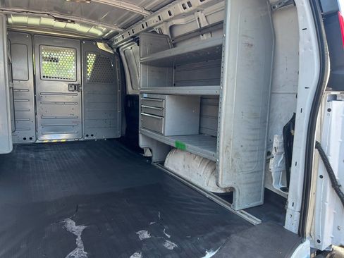 Used 2018 Chevrolet Express 3500 3500 3dr Cargo Van w/ Driver Convenience Package image 17