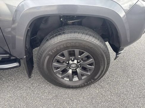 Used 2020 Toyota Tacoma SR5 AWD/4WD image 9