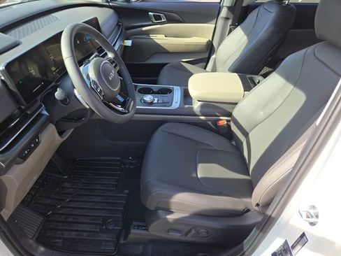 New 2026 Kia Carnival LXS image 10