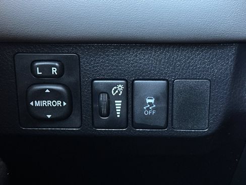 Used 2015 Toyota RAV4 XLE AWD/4WD image 33