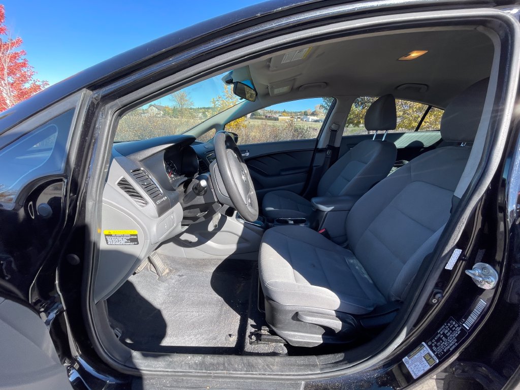 Used 2017 Kia Forte LX FWD image 3