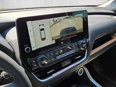 Used 2025 Toyota Grand Highlander AWD image 14