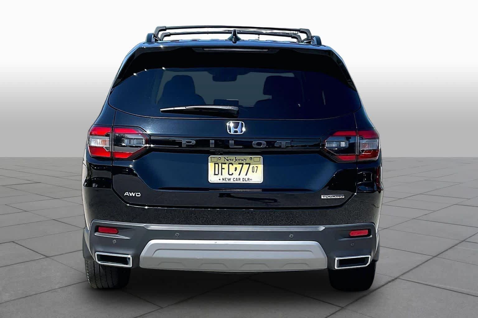 Used 2023 Honda Pilot Touring image 5