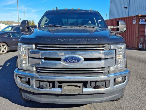 Used 2019 Ford F250 Lariat w/ Lariat Value Package image 2