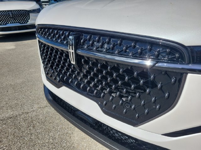 Certified 2024 Lincoln Nautilus Premier w/ Jet Appearance Package AWD/4WD image 12