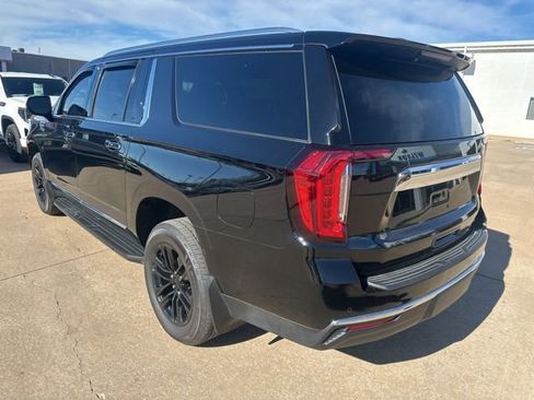 Used 2023 GMC Yukon XL SLT w/ SLT Premium Package image 3