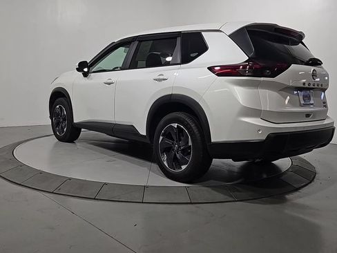 Used 2024 Nissan Rogue SV FWD image 3